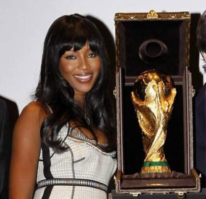 Naomi Campbell Unveils FIFA World Cup Trophy Ahead of Final –  FashionWindows Network