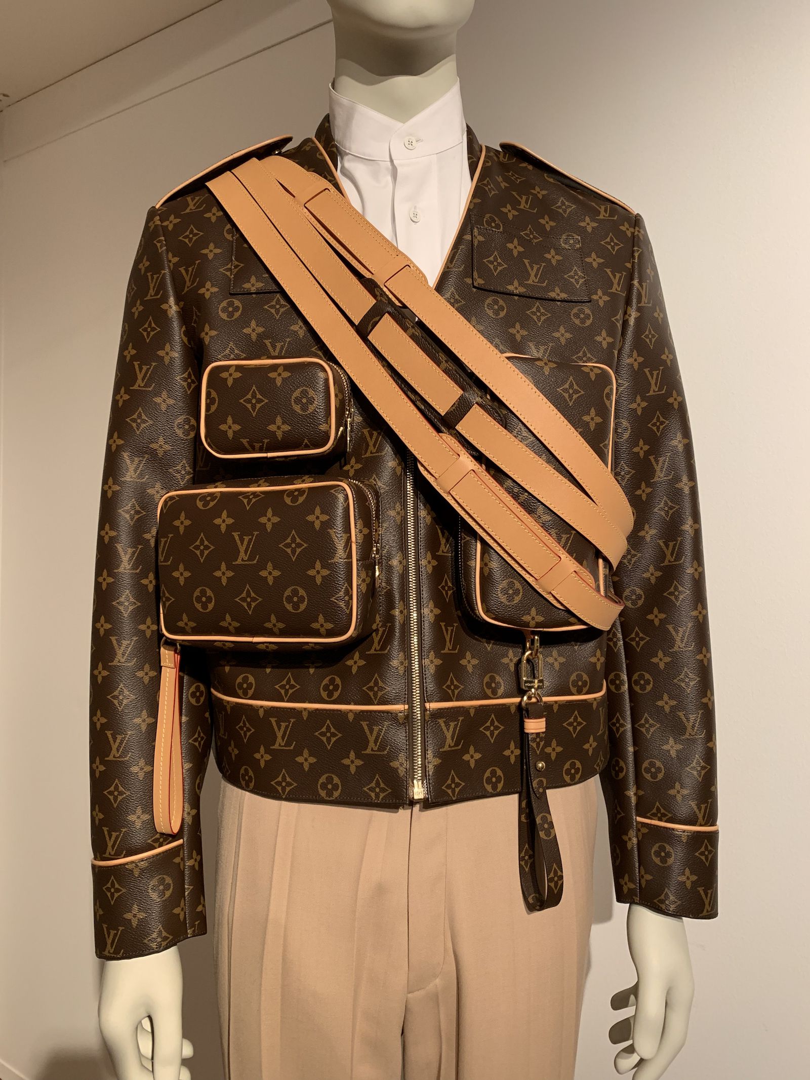 Ovrnundr on X: Louis Vuitton utility jacket by Virgil Abloh Photo:  lv_collectibles  / X